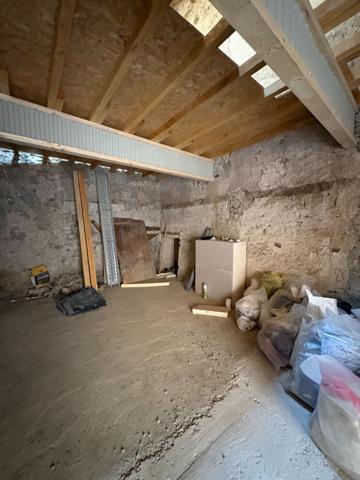 REMISE À RÉNOVER 82 m² SUR DEUX NIVEAUX FORT POTENTIEL D'AMÉNAGEMENT