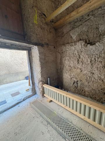 REMISE À RÉNOVER 82 m² SUR DEUX NIVEAUX FORT POTENTIEL D'AMÉNAGEMENT