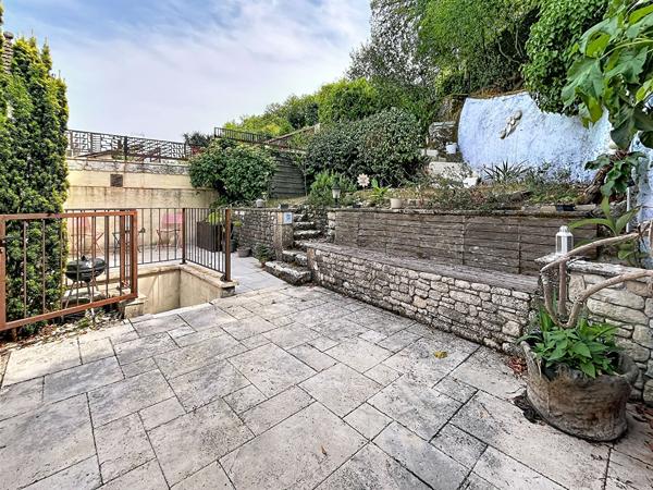 Maison en pierre avec jardin centre Cahors