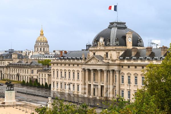 Duplex rénové avec vue sur les Invalides
