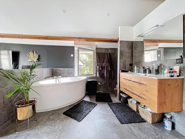 Maison 4 chambres garage, sous-sol