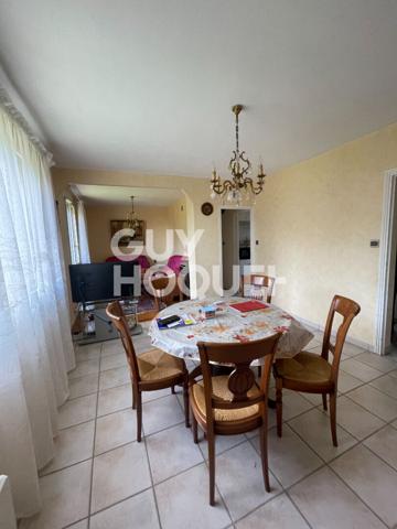 Maison familiale avec grand terrain et garage