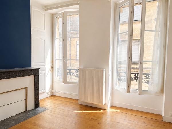 Bordeaux - Place Amédée Larrieu- Appartement de caractère de 75.70m² avec volumes généreux et vue dégagée avec