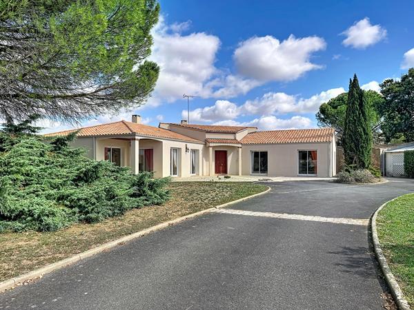 Maison Lucon - 3 chambres - 1 bureau - garage double