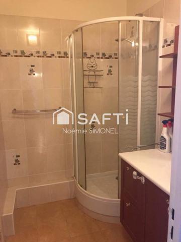 Appartement de trois pièces! Ravalement réglé par le propriétaire !