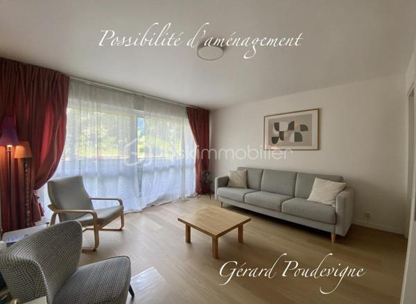 Découvrez ce charmant appartement de type T2 proche de toutes les commodités avec balcons, caves et parking privé.

Ce spacieux deux pièces de 58 m² et agrémenté de deux balcons ( coté séjour et chambres) pour vos moments de détente.

Situé au rez-de-chaussée surélevé d'une résidence bien entretenue construite en 1970, l'appartement offre de généreux volumes, un agencement intérieur soigné et un bon état général (portes fenêtres coulissantes en double vitrage neuves avec volets roulants motorisés, sol séjour et chambre neuf, salle de bain contemporaine.

La cuisine dînatoire est pourvue en plus d’un cellier, très utile pour le stockage.

Un plus: L’appartement est traversant ce qui lui permet de conserver une certaine fraîcheur et une bonne ventilation.

Profession libérales autorisées.