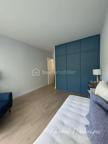 Découvrez ce charmant appartement de type T2 proche de toutes les commodités avec balcons, caves et parking privé.

Ce spacieux deux pièces de 58 m² et agrémenté de deux balcons ( coté séjour et chambres) pour vos moments de détente.

Situé au rez-de-chaussée surélevé d'une résidence bien entretenue construite en 1970, l'appartement offre de généreux volumes, un agencement intérieur soigné et un bon état général (portes fenêtres coulissantes en double vitrage neuves avec volets roulants motorisés, sol séjour et chambre neuf, salle de bain contemporaine.

La cuisine dînatoire est pourvue en plus d’un cellier, très utile pour le stockage.

Un plus: L’appartement est traversant ce qui lui permet de conserver une certaine fraîcheur et une bonne ventilation.

Profession libérales autorisées.