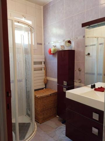 Maison  avec vie de plain pied. Rostrenen 7 pièce(s) 113 m2