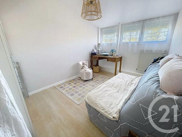 Maison à vendre  5 pièces - 94 m 2   LA QUEUE EN BRIE  - 94