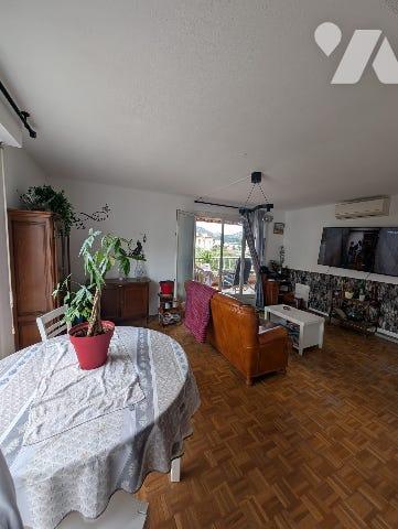 A VENDRE, 13011 MARSEILLE, QUARTIER LA POMME,Appartement de type 4 avec terrasse et place de parking