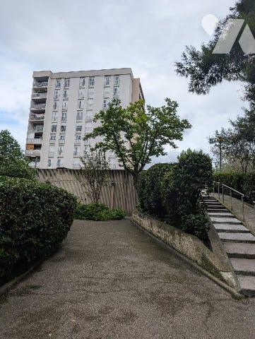 A VENDRE, 13011 MARSEILLE, QUARTIER LA POMME,Appartement de type 4 avec terrasse et place de parking