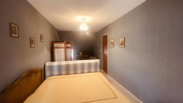 Vézelay (89450) Ensemble immobilier au coeur de Vézelay relié par une cour intérieure au prix de 290 000 € F.A.I.