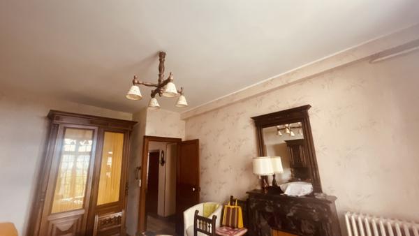 Vézelay (89450) Ensemble immobilier au coeur de Vézelay relié par une cour intérieure au prix de 290 000 € F.A.I.