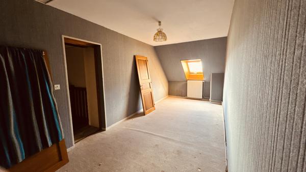 Vézelay (89450) Ensemble immobilier au coeur de Vézelay relié par une cour intérieure au prix de 290 000 € F.A.I.