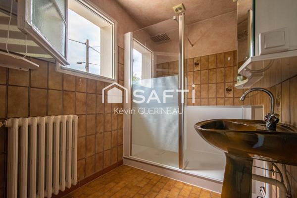 Maison T4 avec garage et jardin à renover à Bruges