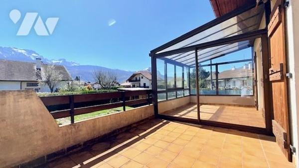 Maison familiale sur trois niveaux et dépendances