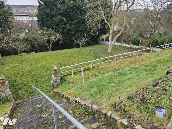 Maison à usage d'habitation sur sous sol complet