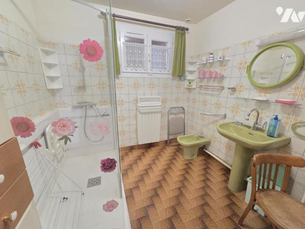 Maison à usage d'habitation sur sous sol complet