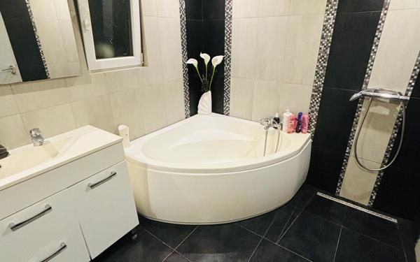 Maison à vendre    5 pièces •  Stains