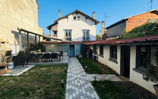 Maison à vendre    5 pièces •  Stains