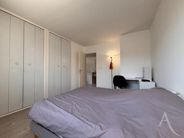 Appartement 3 pièces avec deux garages et cave !