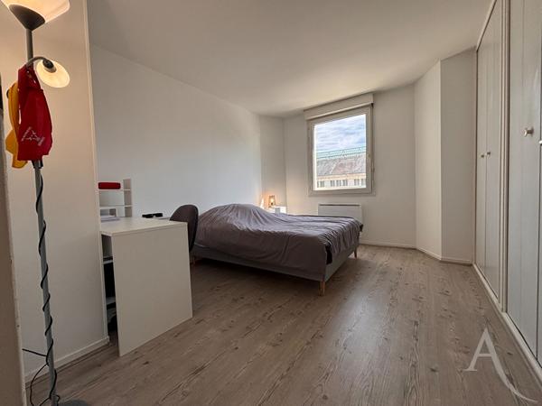 Appartement 3 pièces avec deux garages et cave !