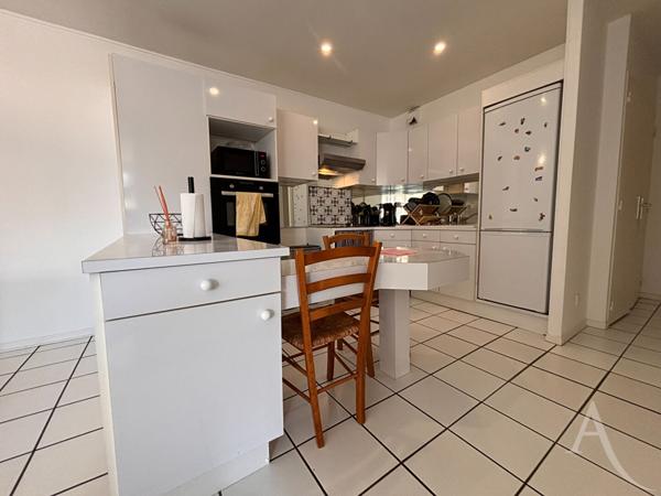 Appartement 3 pièces avec deux garages et cave !