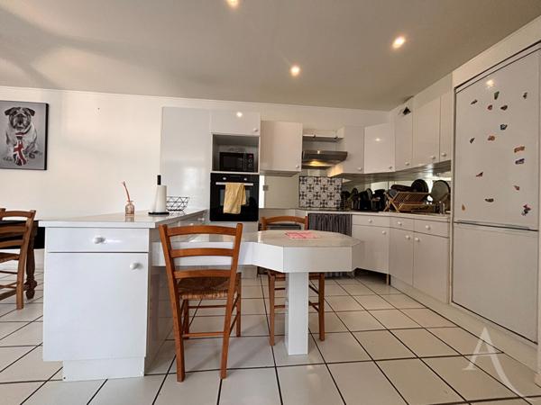 Appartement 3 pièces avec deux garages et cave !