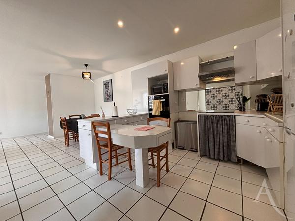 Appartement 3 pièces avec deux garages et cave !