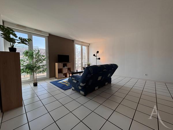 Appartement 3 pièces avec deux garages et cave !