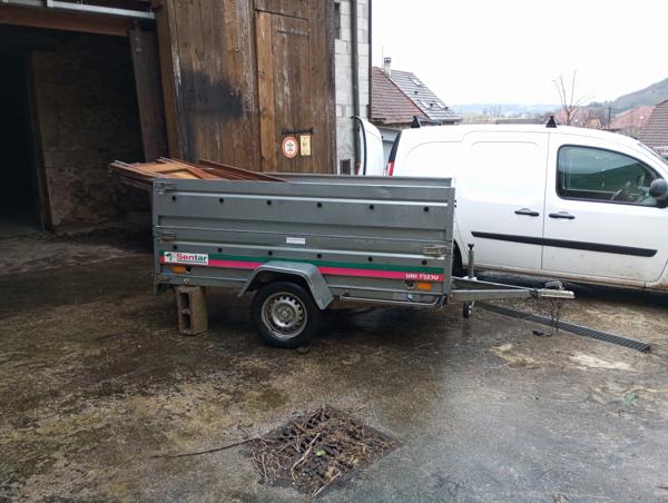 Saint-Jean-de-Chevelu (73170) GRANGE DE 100 M² SOL AVEC GARAGE ET COUR DE 30 M²