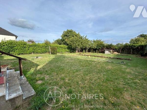 Liffré - Maison de plain-pied avec beau terrain de 826 m²

Une maison à faire évoluer, idéale...