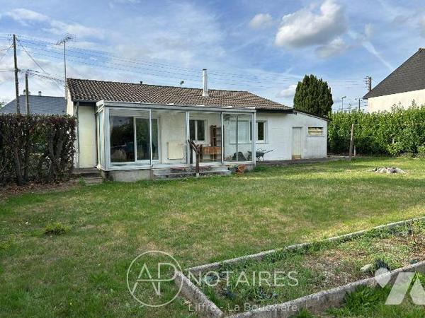 Liffré - Maison de plain-pied avec beau terrain de 826 m²

Une maison à faire évoluer, idéale...
