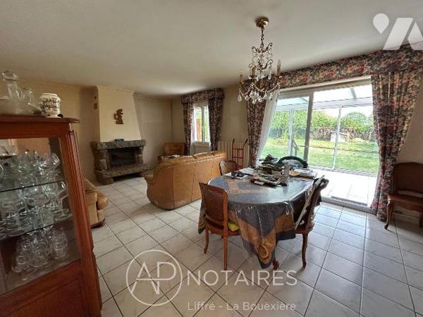 Liffré - Maison de plain-pied avec beau terrain de 826 m²

Une maison à faire évoluer, idéale...