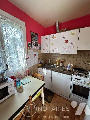 Liffré - Maison de plain-pied avec beau terrain de 826 m²

Une maison à faire évoluer, idéale...
