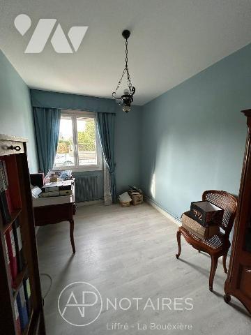 Liffré - Maison de plain-pied avec beau terrain de 826 m²

Une maison à faire évoluer, idéale...