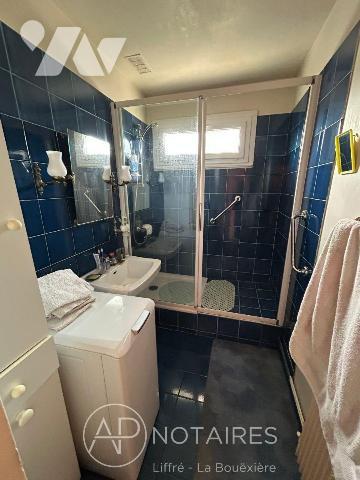 Liffré - Maison de plain-pied avec beau terrain de 826 m²

Une maison à faire évoluer, idéale...