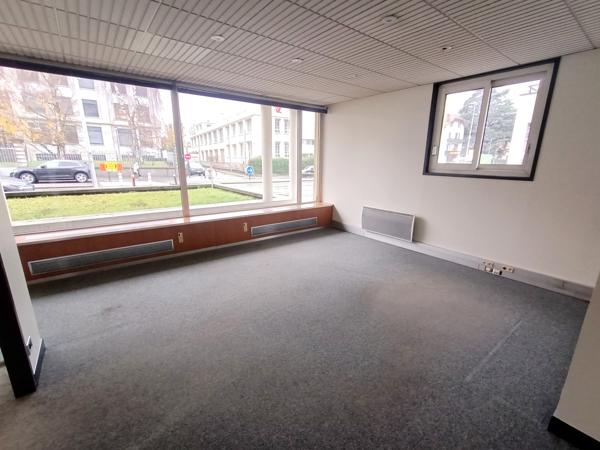 Local commercial - 164 m2 - Emplacement de choix - Grande vi