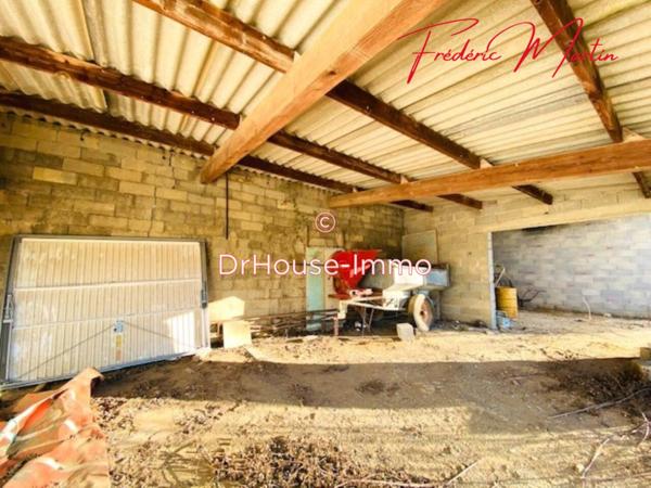 Parking / Box à vendre 3 pièces de 300 m²