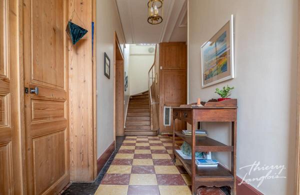 MAISON BOURGEOISE DE CARACTERE SUR 2 445m2