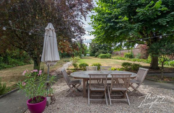 MAISON BOURGEOISE DE CARACTERE SUR 2 445m2