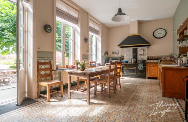 MAISON BOURGEOISE DE CARACTERE SUR 2 445m2
