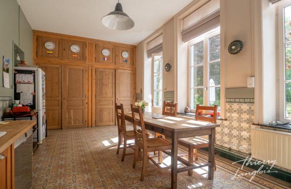 MAISON BOURGEOISE DE CARACTERE SUR 2 445m2