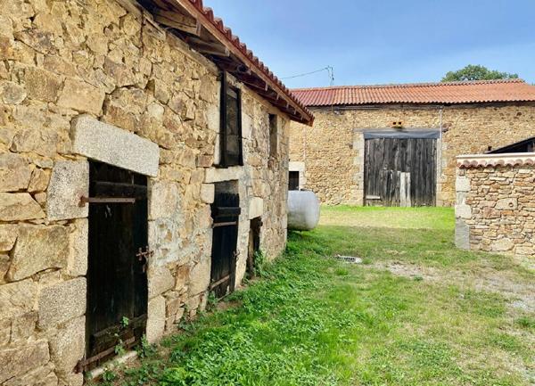 Maison à vendre    5 pièces •  Peyrilhac