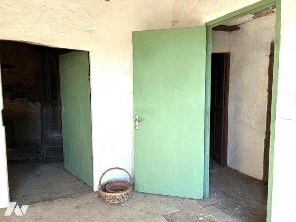 IMMEUBLE SUR 4 NIVEAUX  A RENOVER CAECES