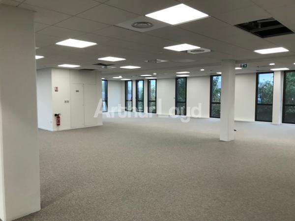Bureaux neufs à louer à Villeneuve d'Ascq - Plateaux modulables avec terrasses et parkings au Parc de la Haute Borne