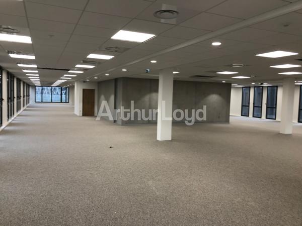 Bureaux neufs à louer à Villeneuve d'Ascq - Plateaux modulables avec terrasses et parkings au Parc de la Haute Borne