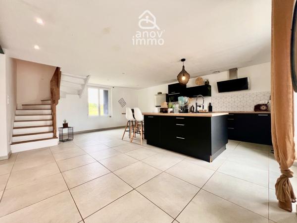 Maison
                                                                                                                                                                                                                                                                                                                        4 pièce(s)                                                                                                                                                                                                          2 chambre(s)                                                                                                                                                                                                          135  m²