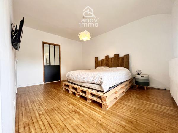 Maison
                                                                                                                                                                                                                                                                                                                        4 pièce(s)                                                                                                                                                                                                          2 chambre(s)                                                                                                                                                                                                          135  m²