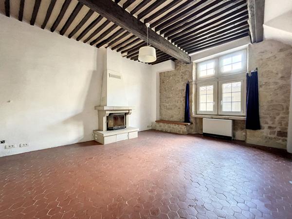 Lauris centre : maison de village 65 m2 avec petit toit terrasse - 3 p - 1 chambre